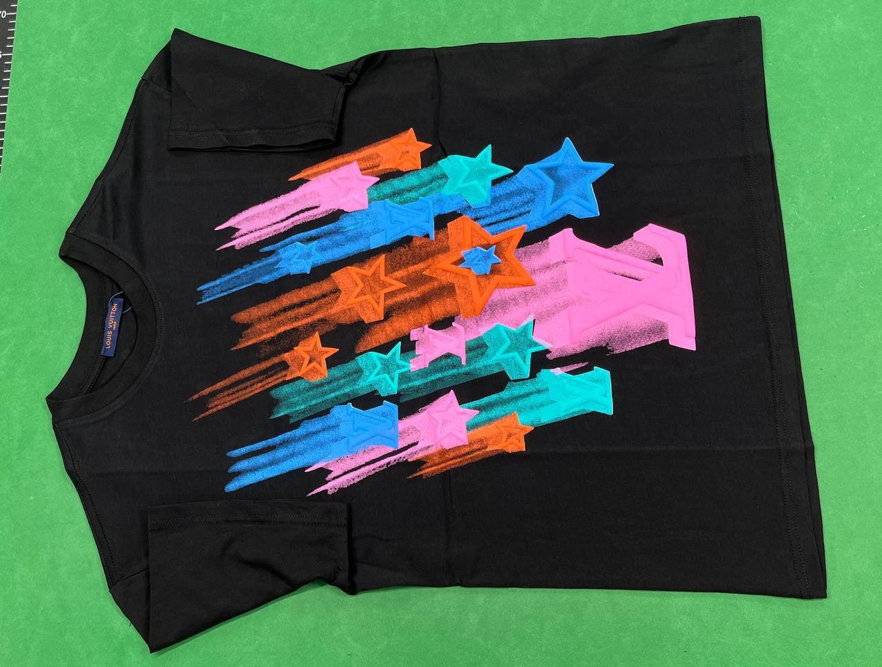  Louis Vuitton T-shirt  (39 CP)