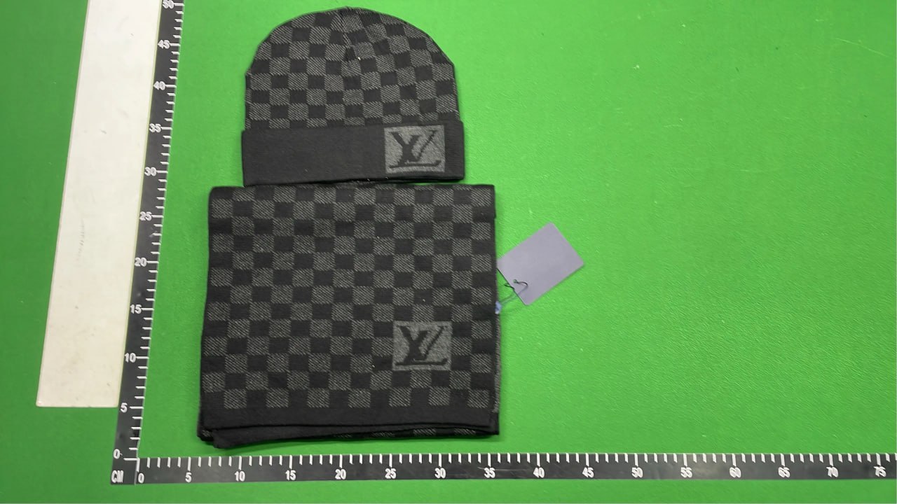 LV Louis Vuitton Beanie & Scarf