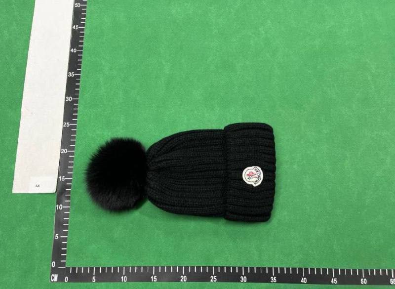 Moncler hat  (39 CP)