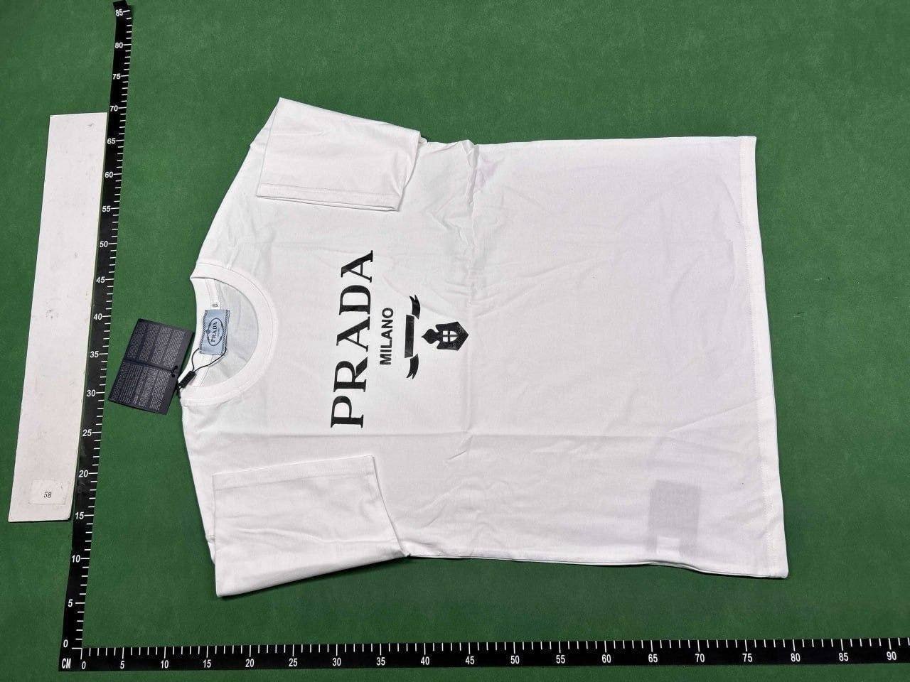 Prada T-shirt   (38 CP)