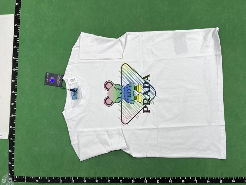 Prada T-shirt   (38 CP)
