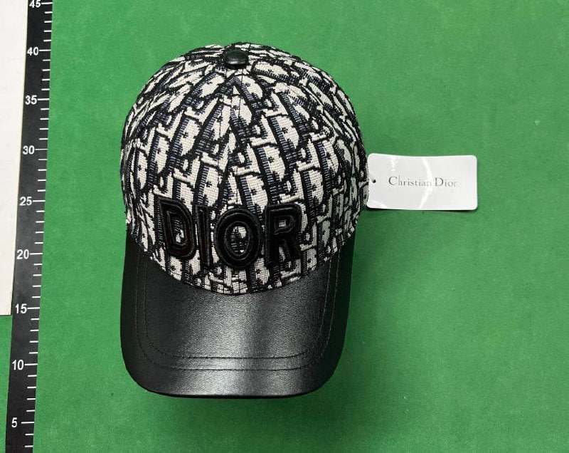 Dior cap  (TOP 40 style)