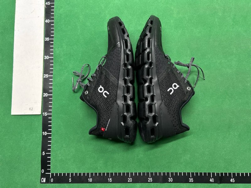 on cloud shoes(30CP)