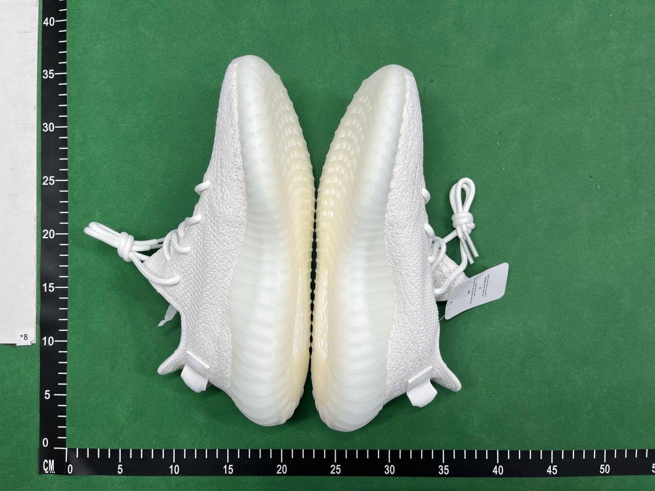 Yeezy Boost 350 V2（color 40）