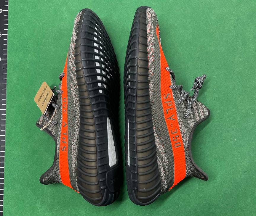 Yeezy Boost 350 V2（color 40）