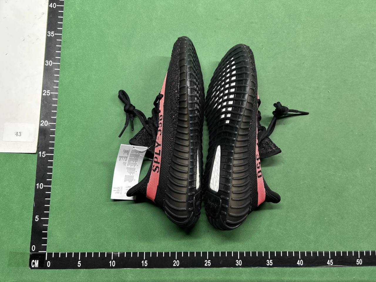 Yeezy Boost 350 V2（color 40）
