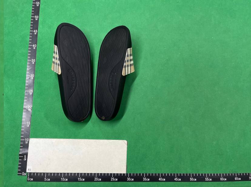  Burberry Slippers