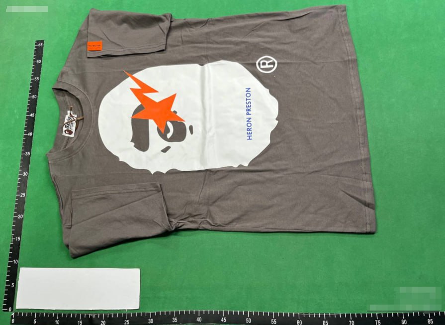  Bape T-shirt  (40 CP)