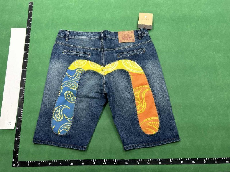  Evisu shorts  (32 CP)