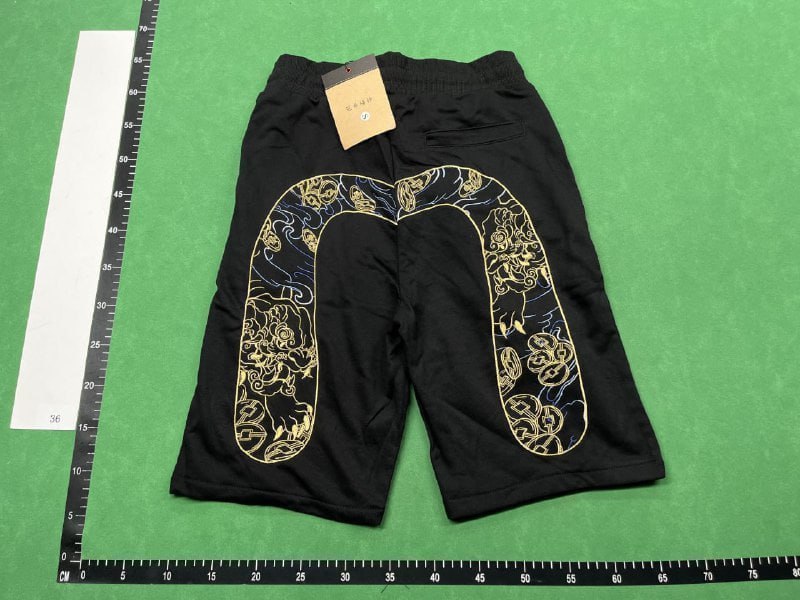  Evisu shorts  (32 CP)