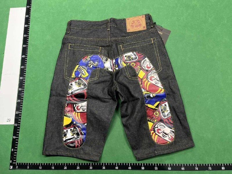  Evisu shorts  (32 CP)