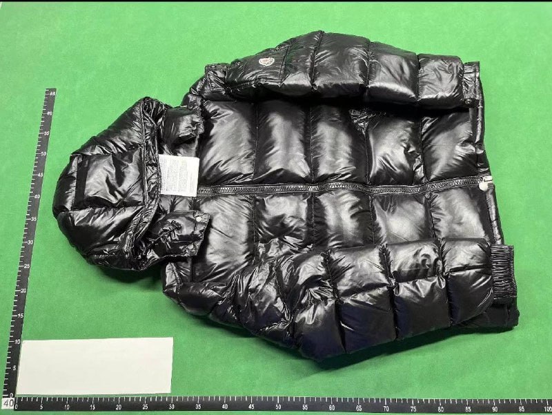 Moncler down jacket  (31 CP)