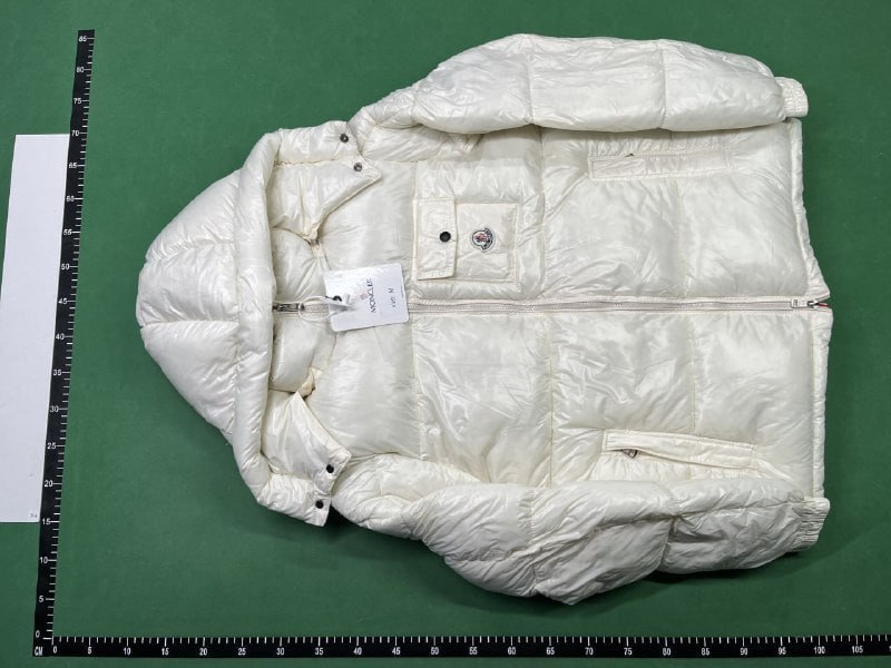 Moncler down jacket  (31 CP)