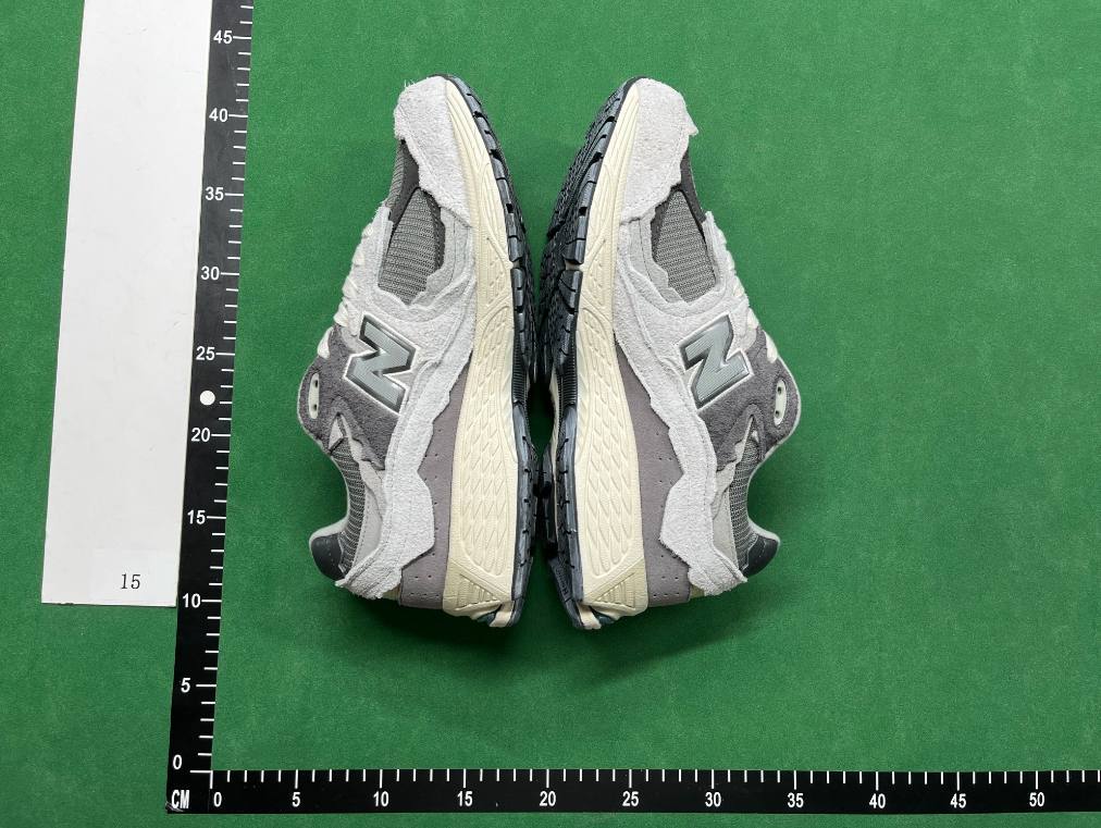 New Balance 2002R