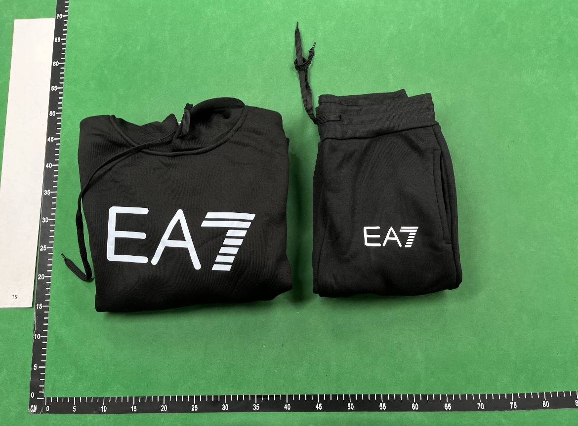 EA7 Suit