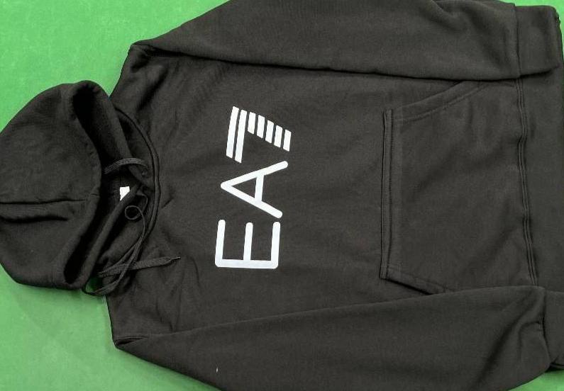 EA7 Suit