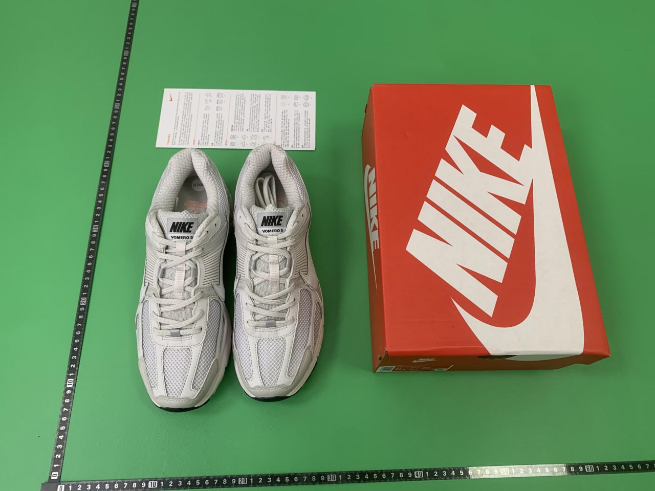 NIKE AIR ZOOM VOMERO 5