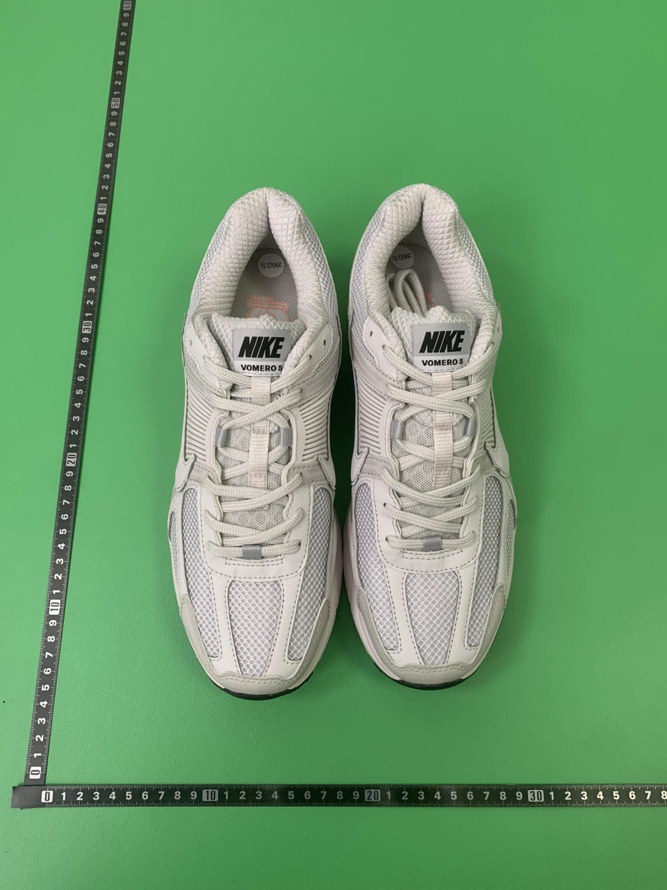 NIKE AIR ZOOM VOMERO 5