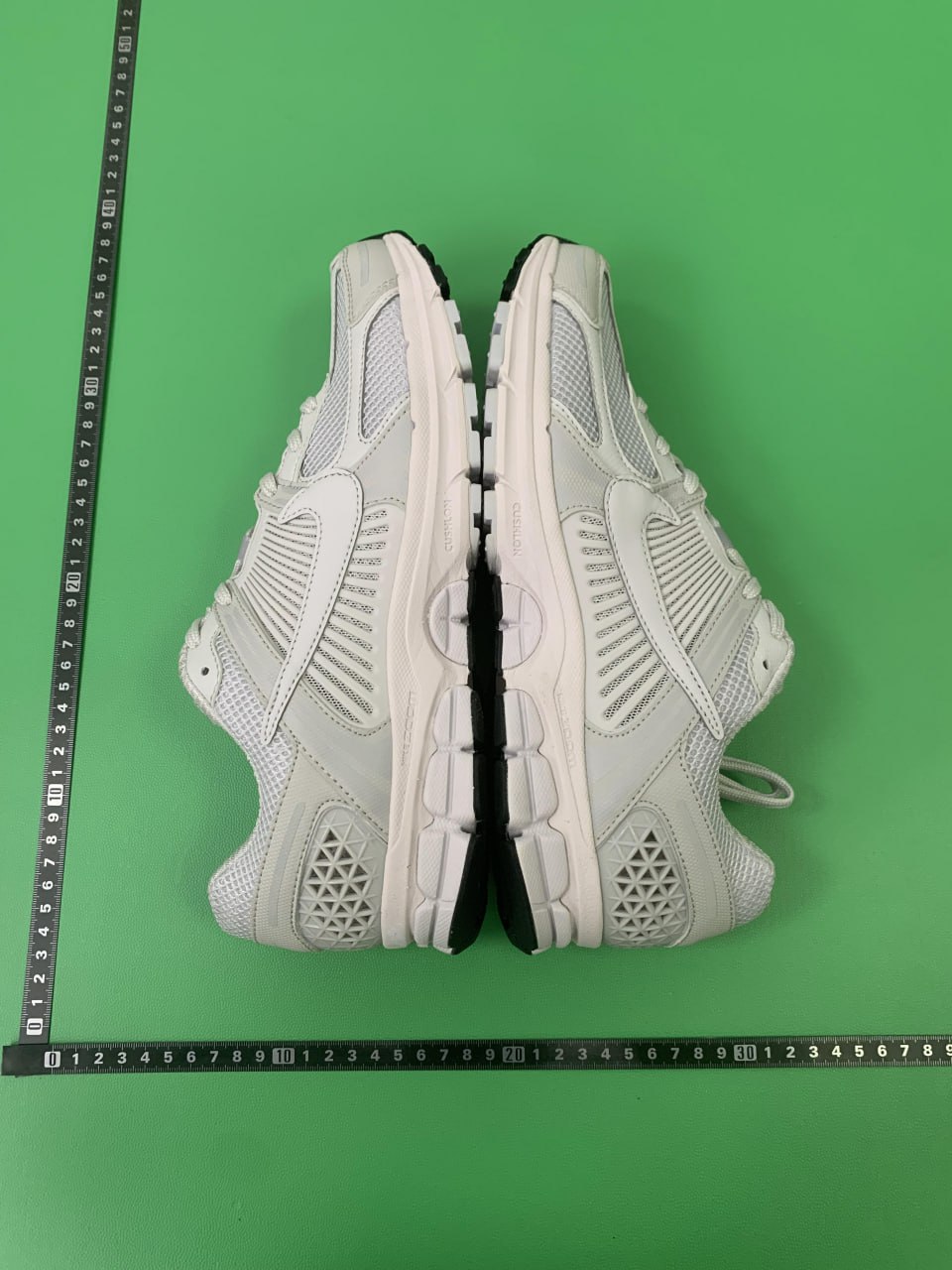 NIKE AIR ZOOM VOMERO 5