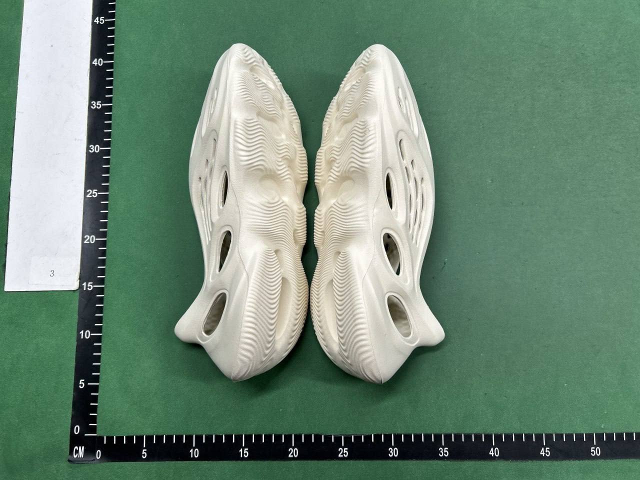 yezzy slippers