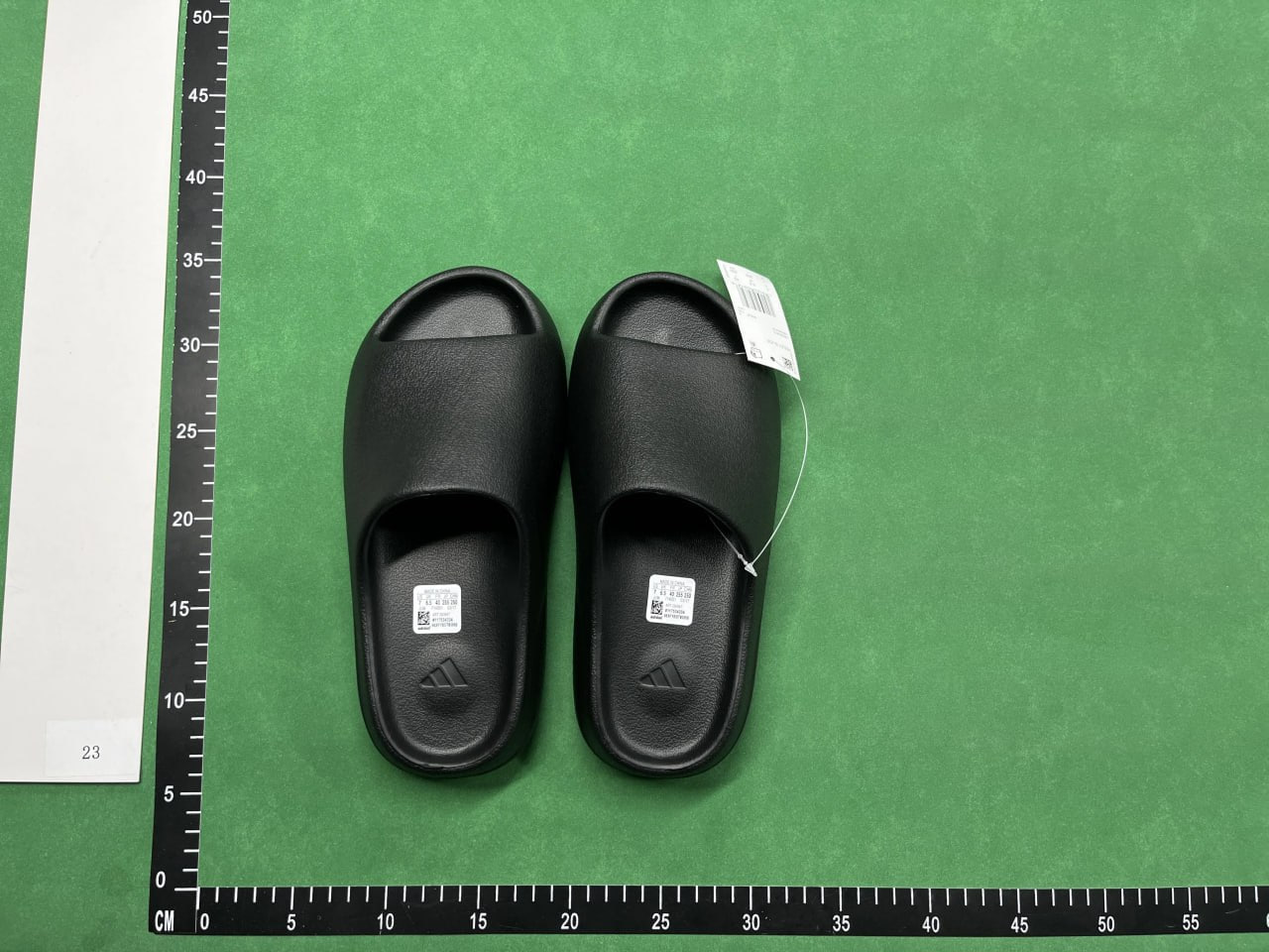 yezzy slippers