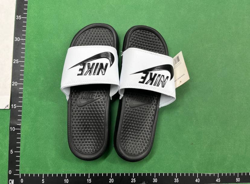 :Nike slippers