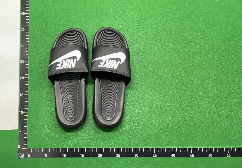 :Nike slippers