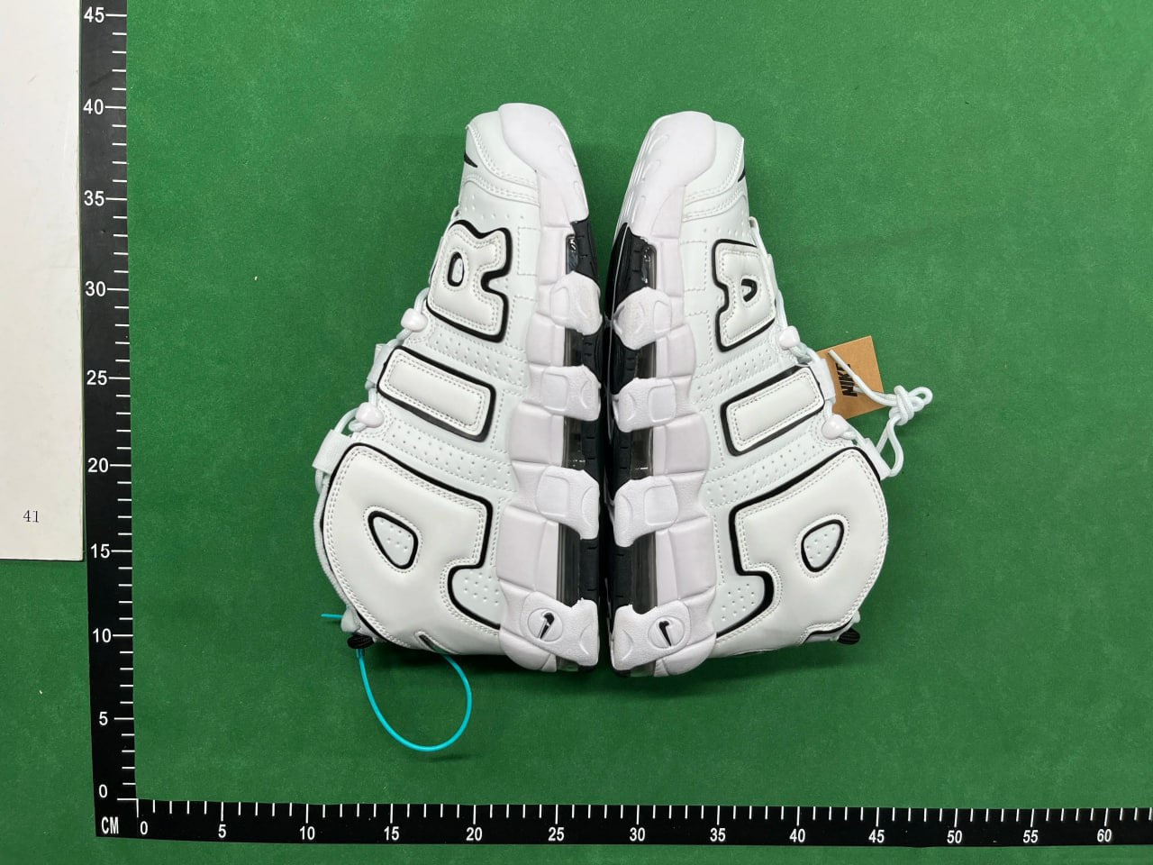 Nike Air More Uptempo  (30 CP)