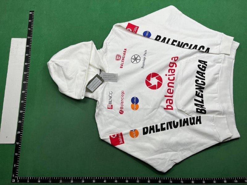 Balenciaga hoodie   (40 CP)