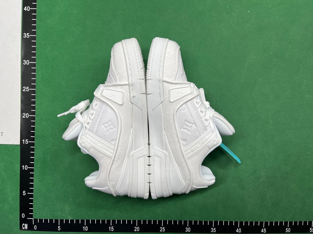  Louis Vuitton trainer