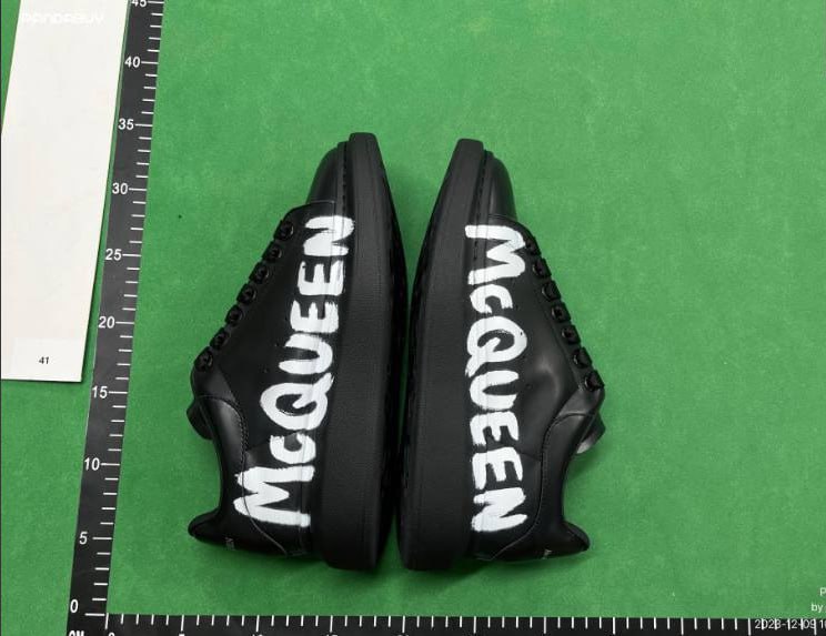  Alexander McQueen