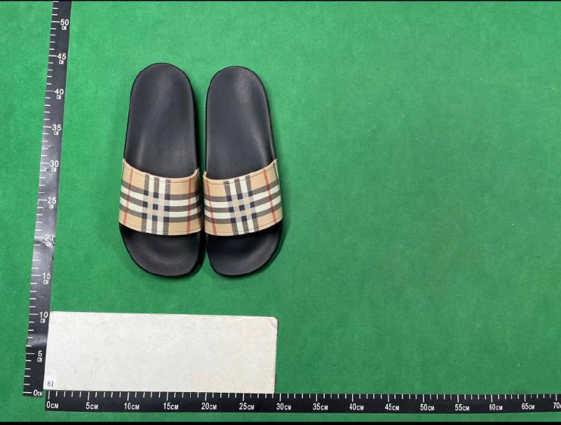  Burberry slippers