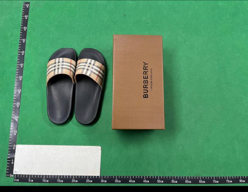  Burberry slippers