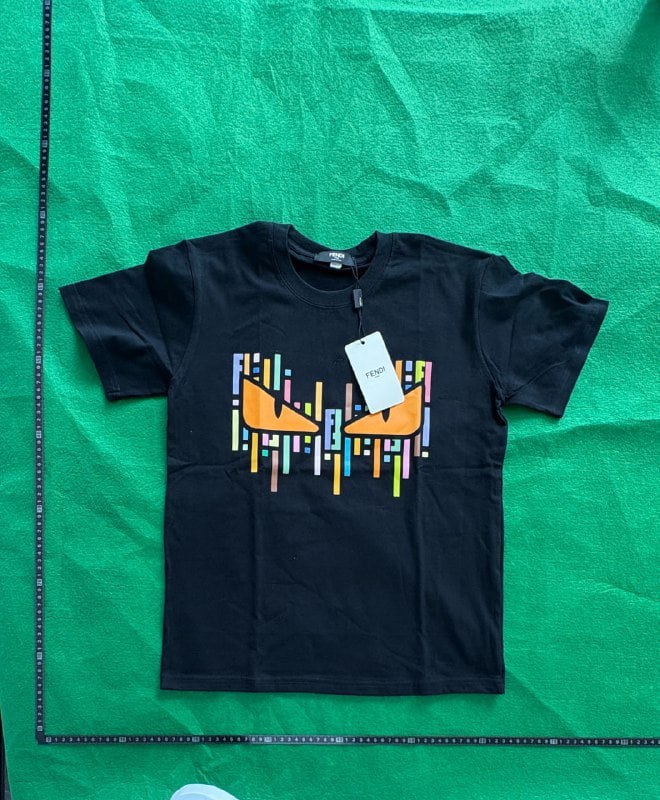 Fendi T-shirt  (40 CP)