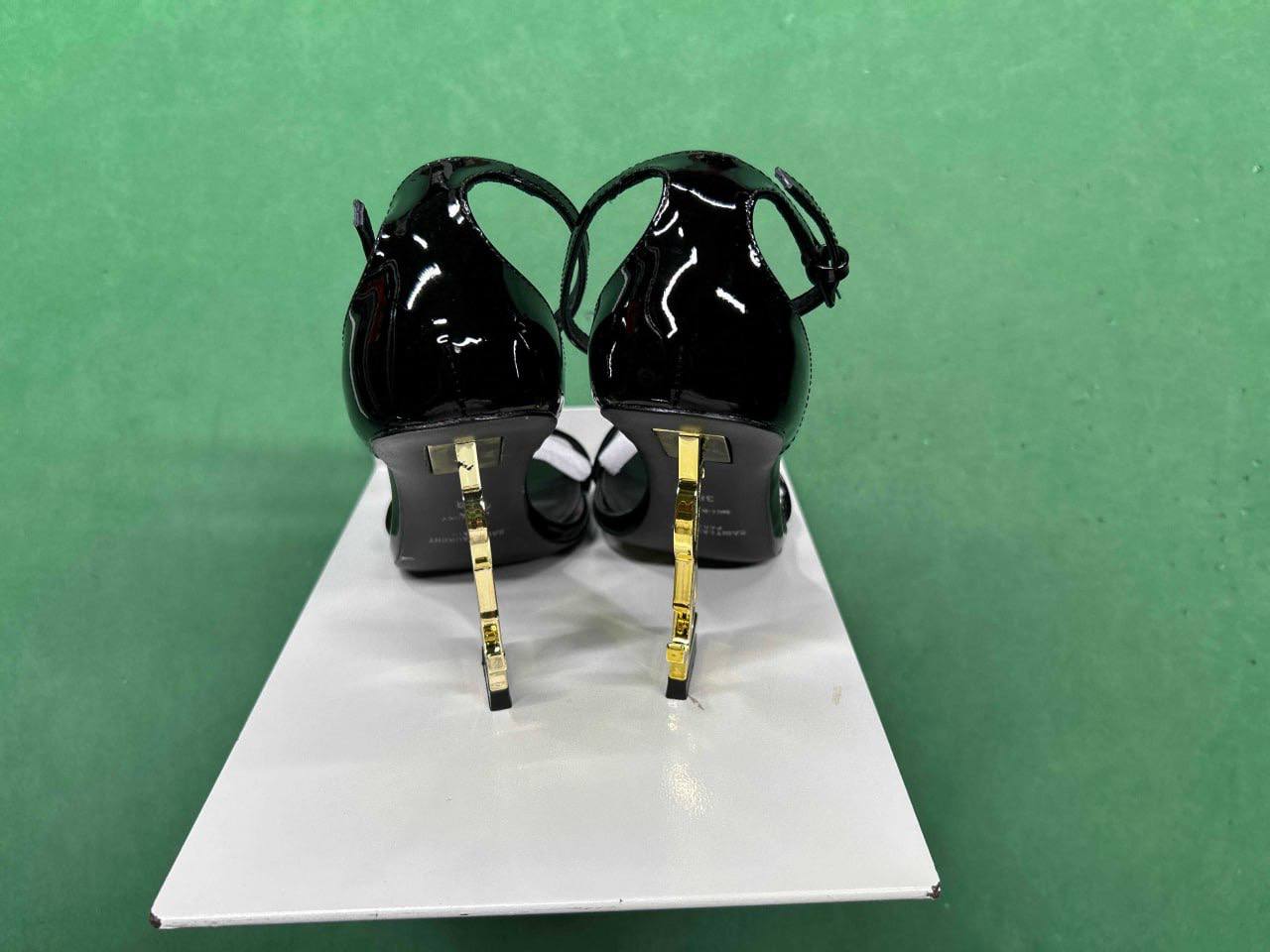  Yves Saint Laurent high heels