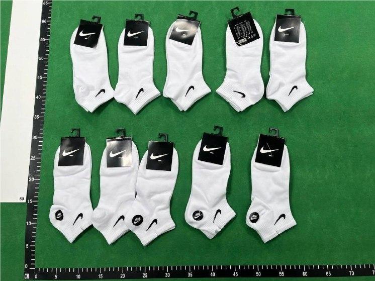 Nike socks ( 18 + styles)