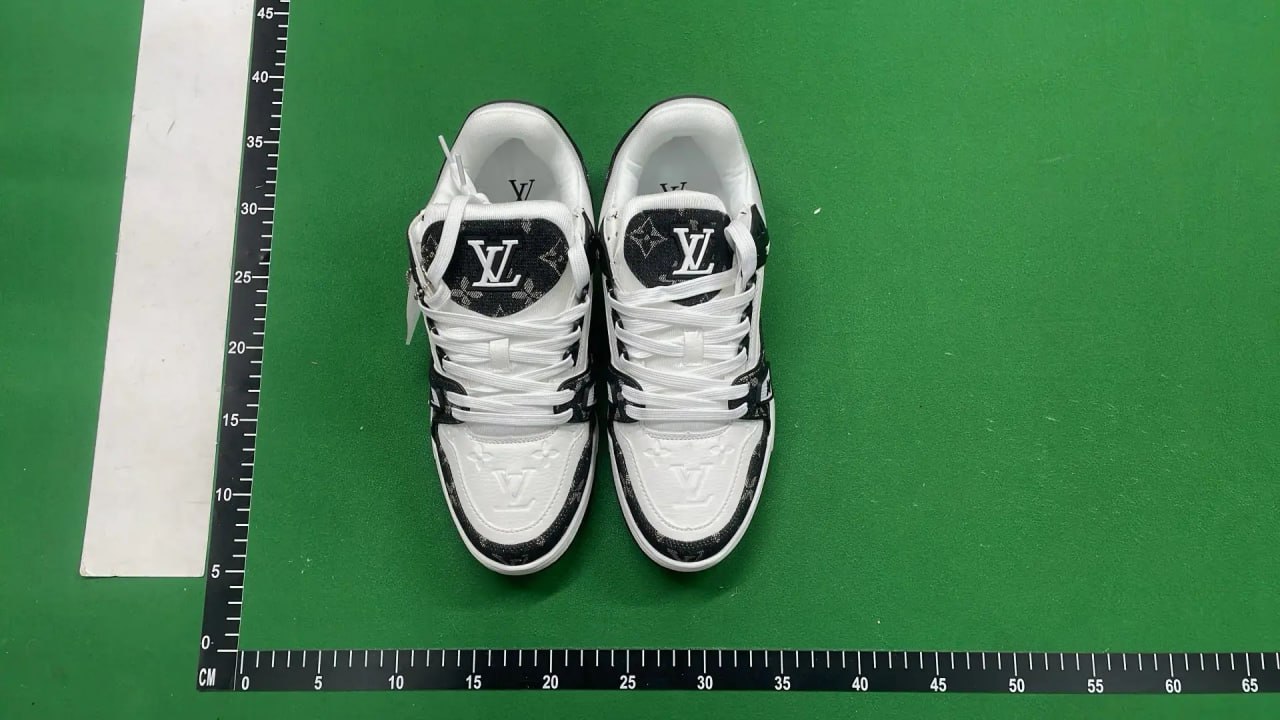 LV Louis Vuitton Trainer Sneaker ( 36 + styles)