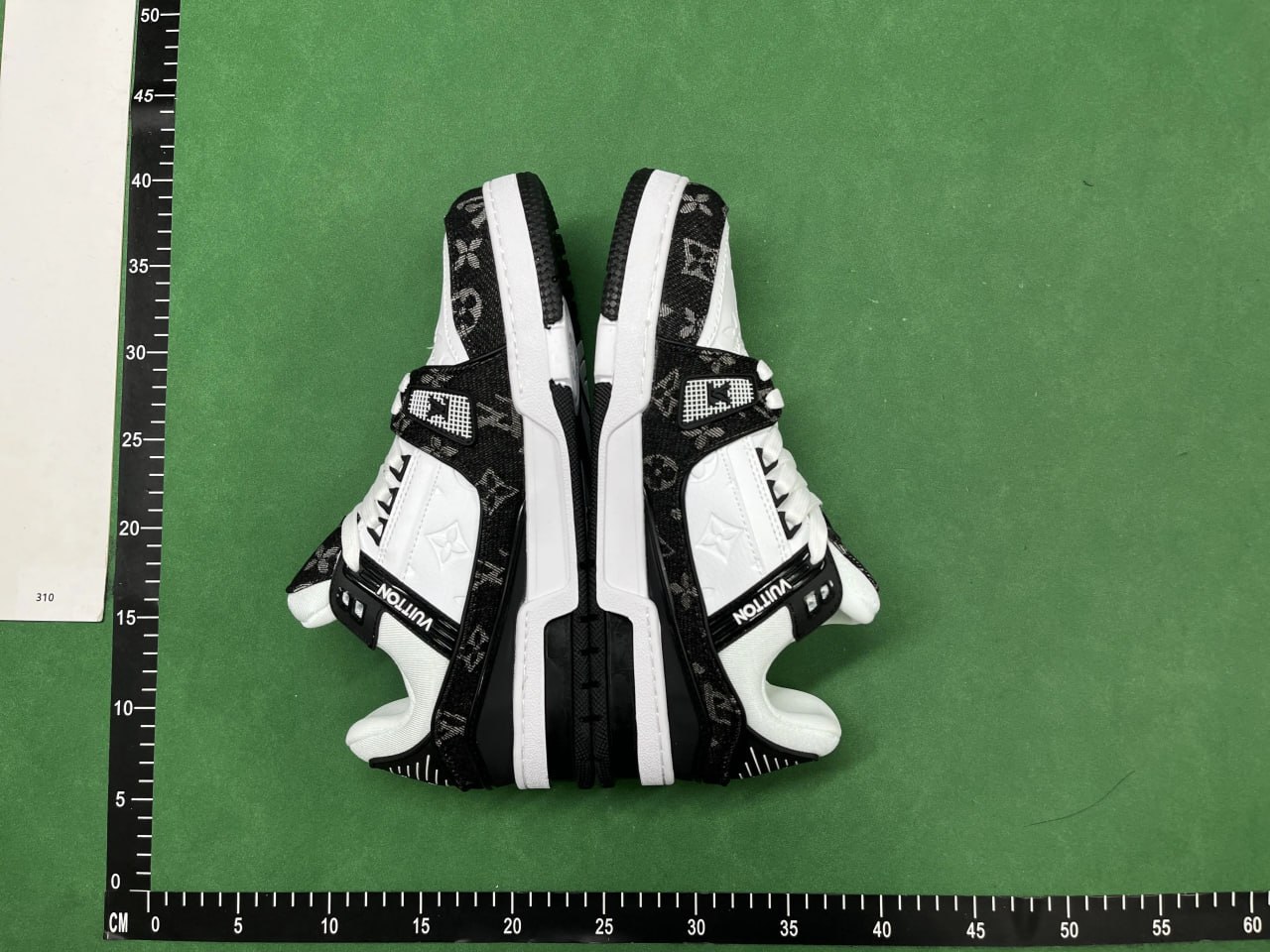 LV Louis Vuitton Trainer Sneaker ( 36 + styles)