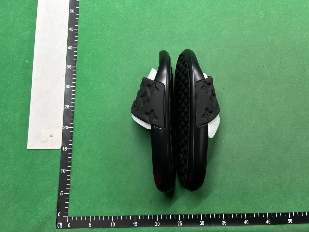 Louis Vuitton Slippers (40 styles)