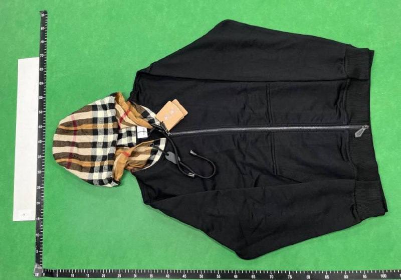 Burberry hoodie (40 CP) 
