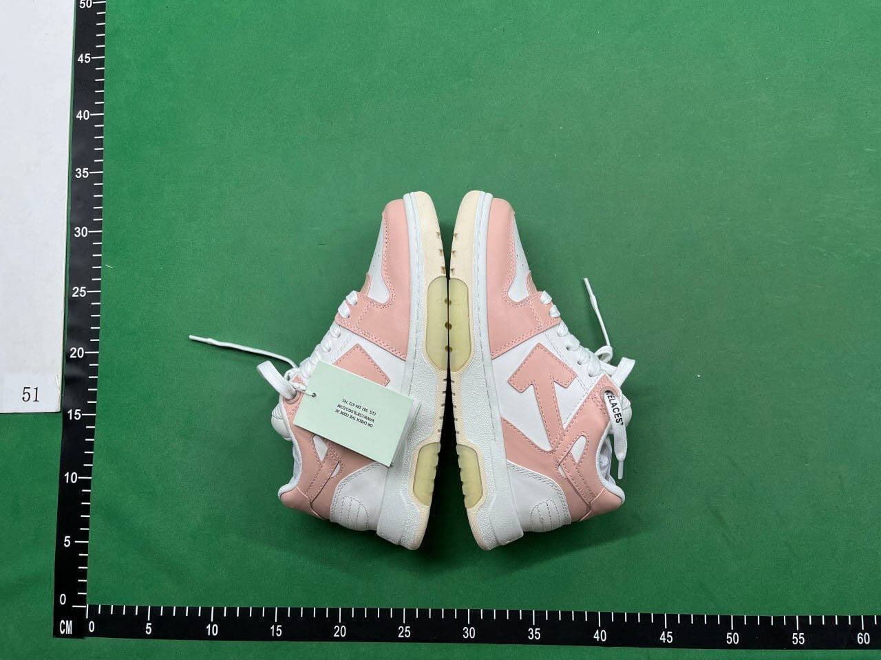  Off white shoes    (40 CP)
