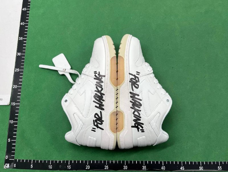  Off white shoes    (40 CP)