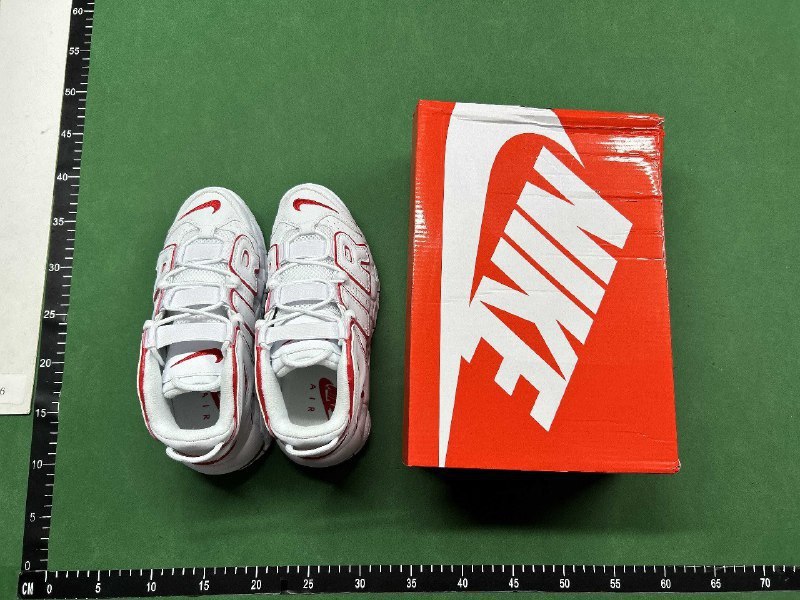 NIKE Moer UPTEMPO