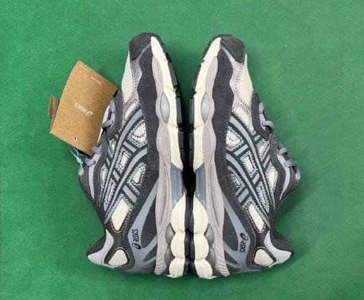  Asics sneakers 