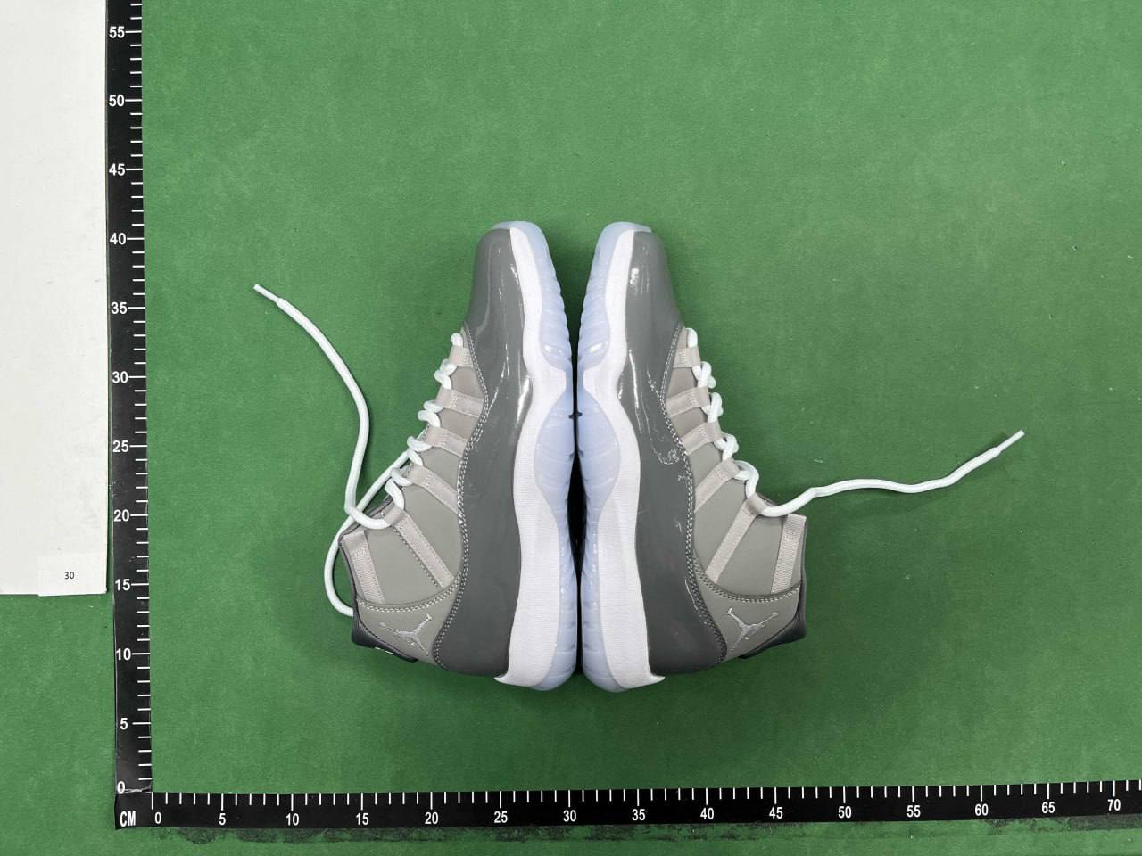 AJ 11 Retro