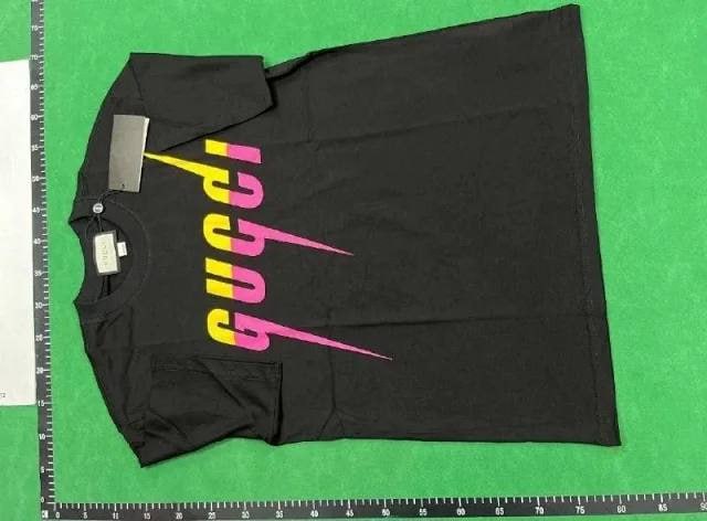 Gucci T-shirt   (37 CP)