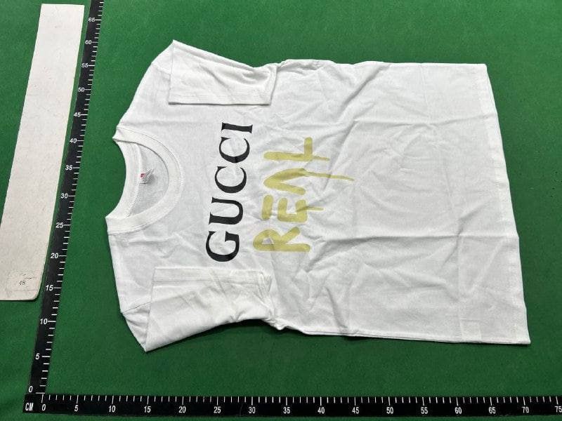 Gucci T-shirt   (37 CP)