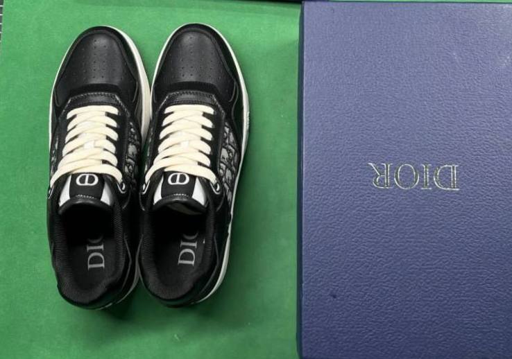   Dior B27