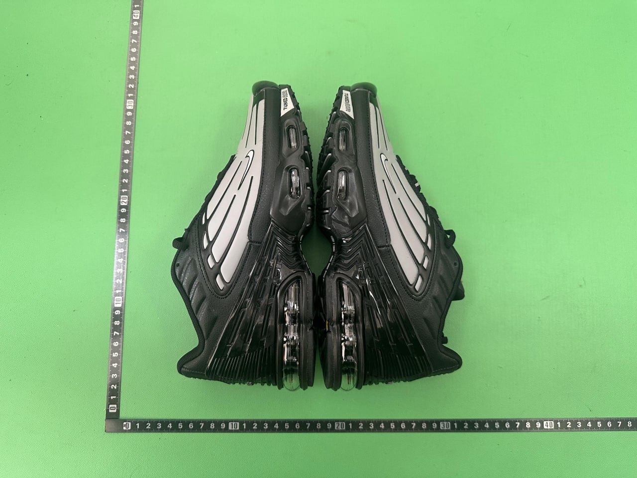 NIKE AIR MAX PLUS