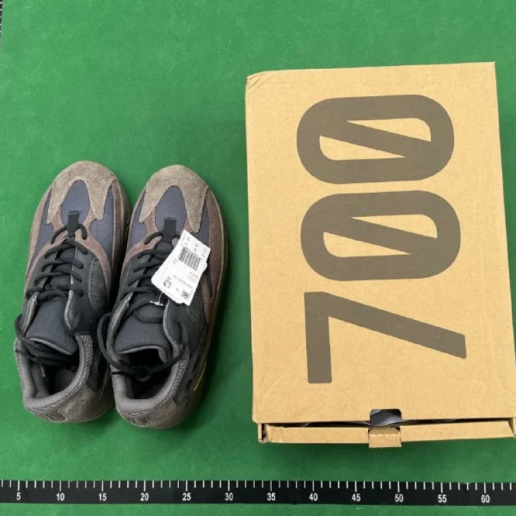 OG-YEEZY700